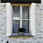 Panoramic Stone - Slow Living In The Piedmontese Hazelnut Hills * Cravanzana