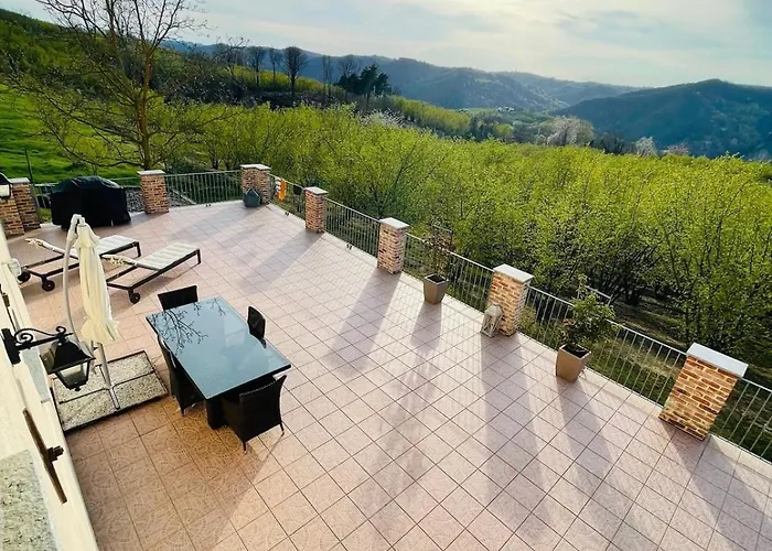 Panoramic Stone - Slow Living In The Piedmontese Hazelnut Hills Cravanzana